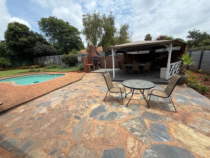 Lovely Family Home! - Photo 10