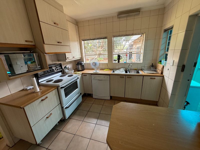 Lovely Family Home! - Photo 8