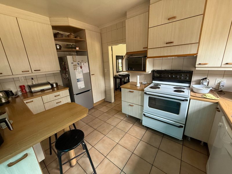 Lovely Family Home! - Photo 7