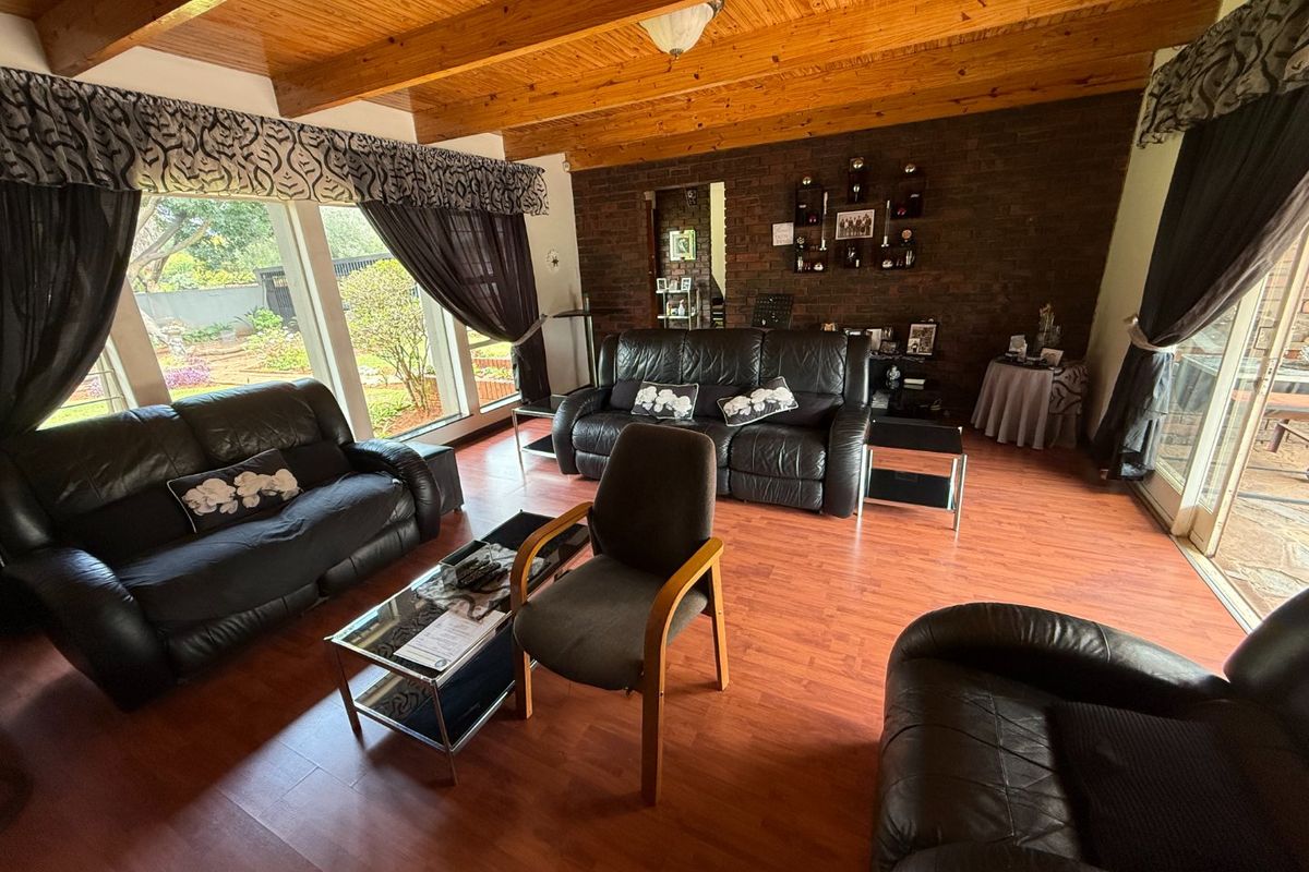 Lovely Family Home! - Photo 3