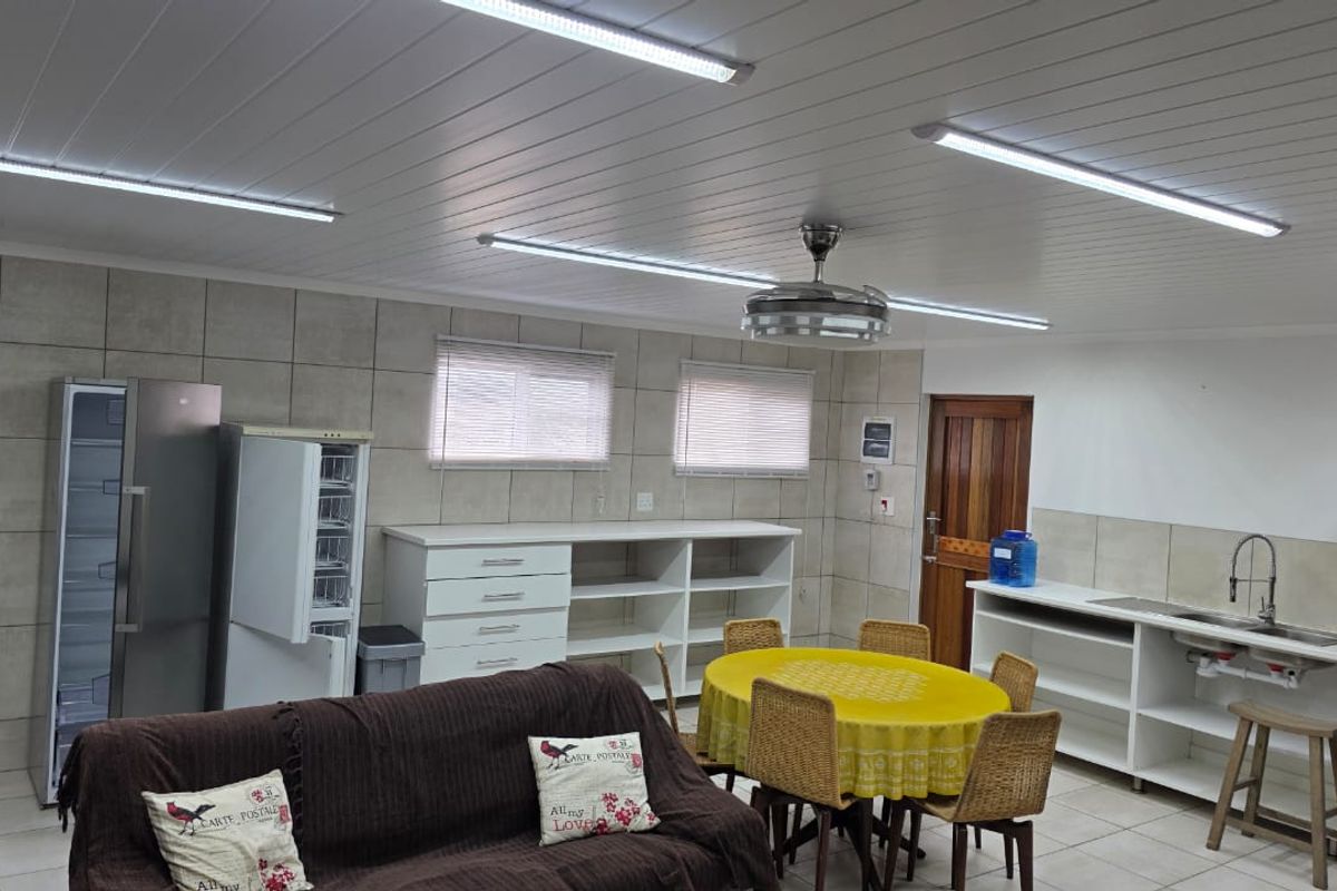 Welcome to Seavale , where life is laid back and the beach is close at hand, and the weather is beautiful. - Photo 2