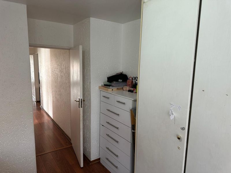 Buy a 3 bedroom 2 bathroom ground floor unit in Club Tuscany Complex, Mondeor. - Photo 8