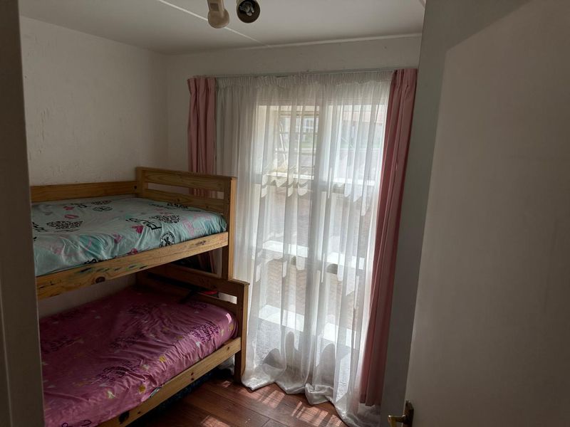 Buy a 3 bedroom 2 bathroom ground floor unit in Club Tuscany Complex, Mondeor. - Photo 7