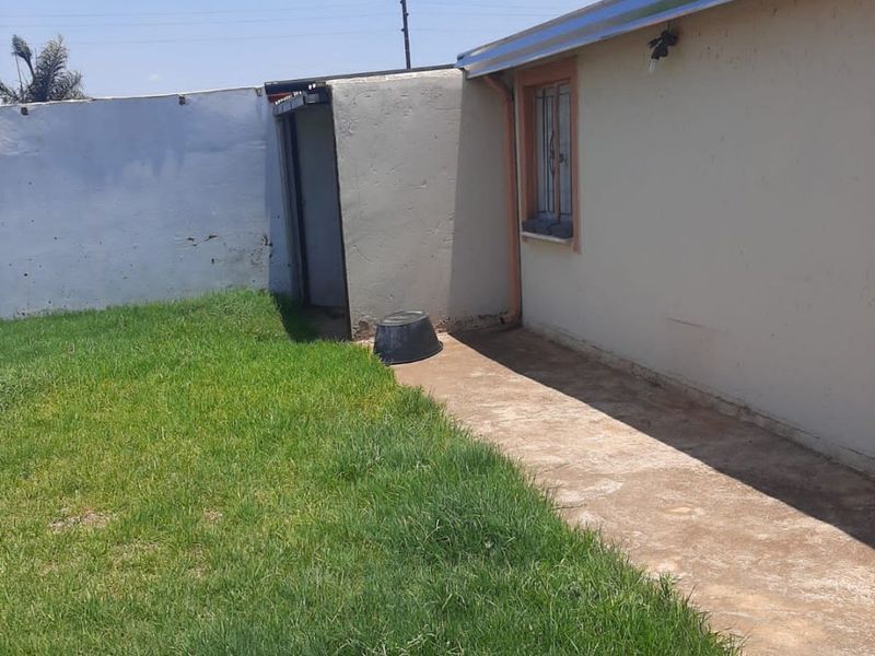 2-Bedroom Home in Glen Ridge Ext 16 - Photo 3