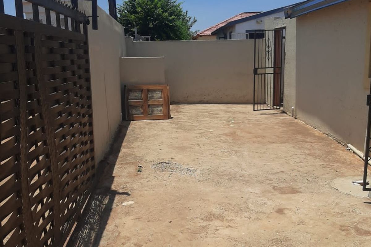 2-Bedroom Home in Glen Ridge Ext 16 - Photo 2