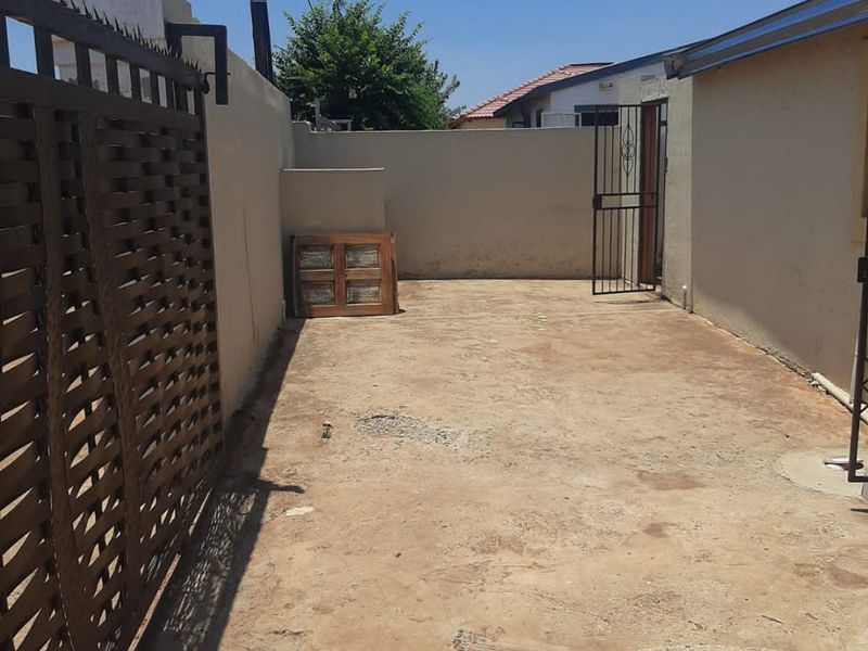 2-Bedroom Home in Glen Ridge Ext 16 - Photo 2