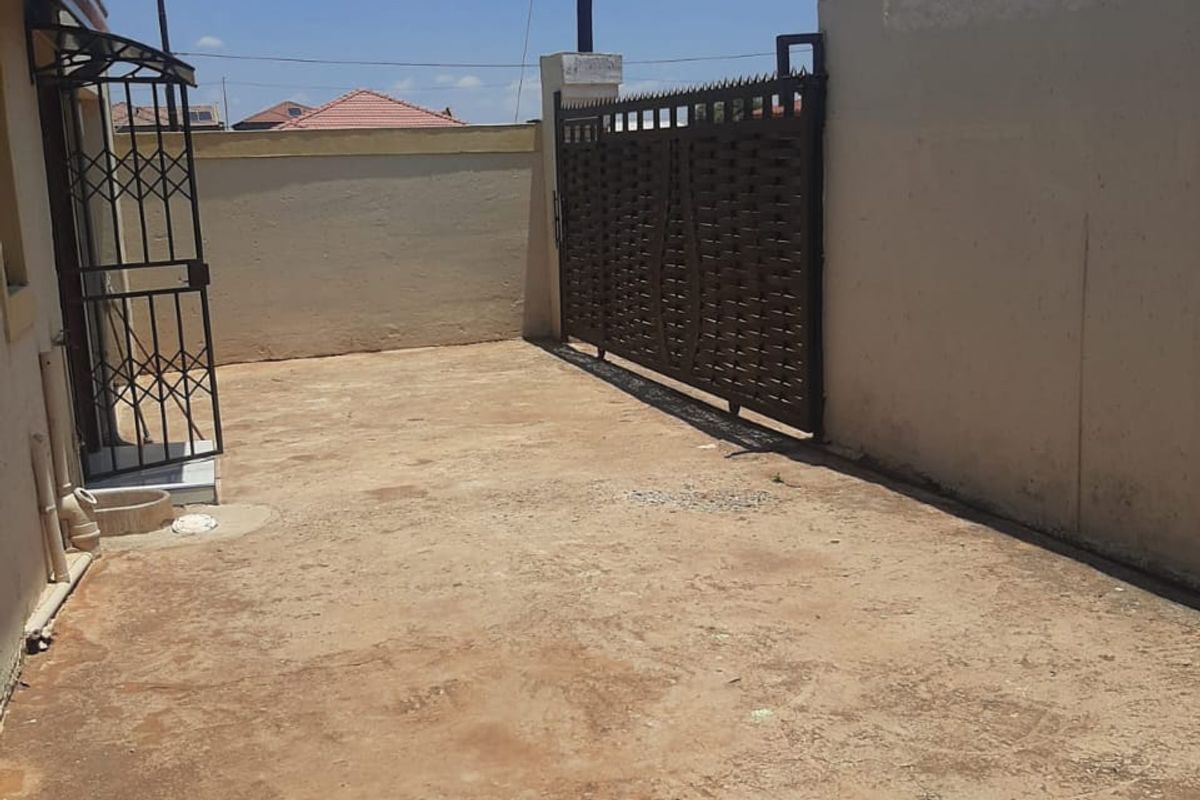 2-Bedroom Home in Glen Ridge Ext 16 - Photo 4