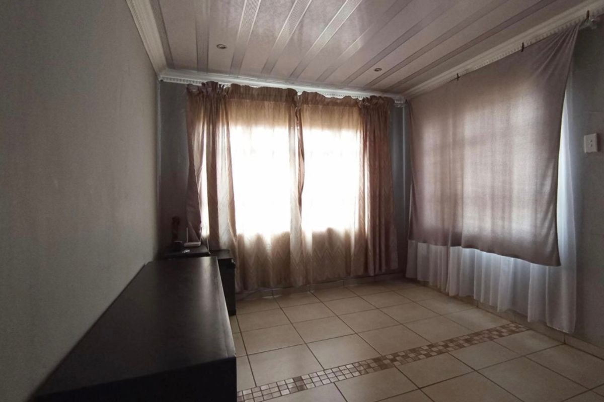 3 bedroom house for sale in lotus gardens  - Photo 3