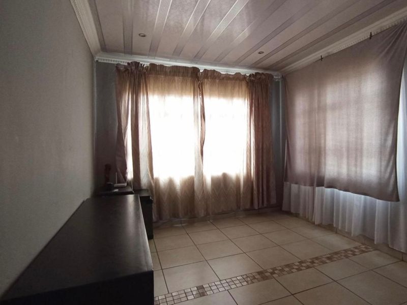 3 bedroom house for sale in lotus gardens  - Photo 3