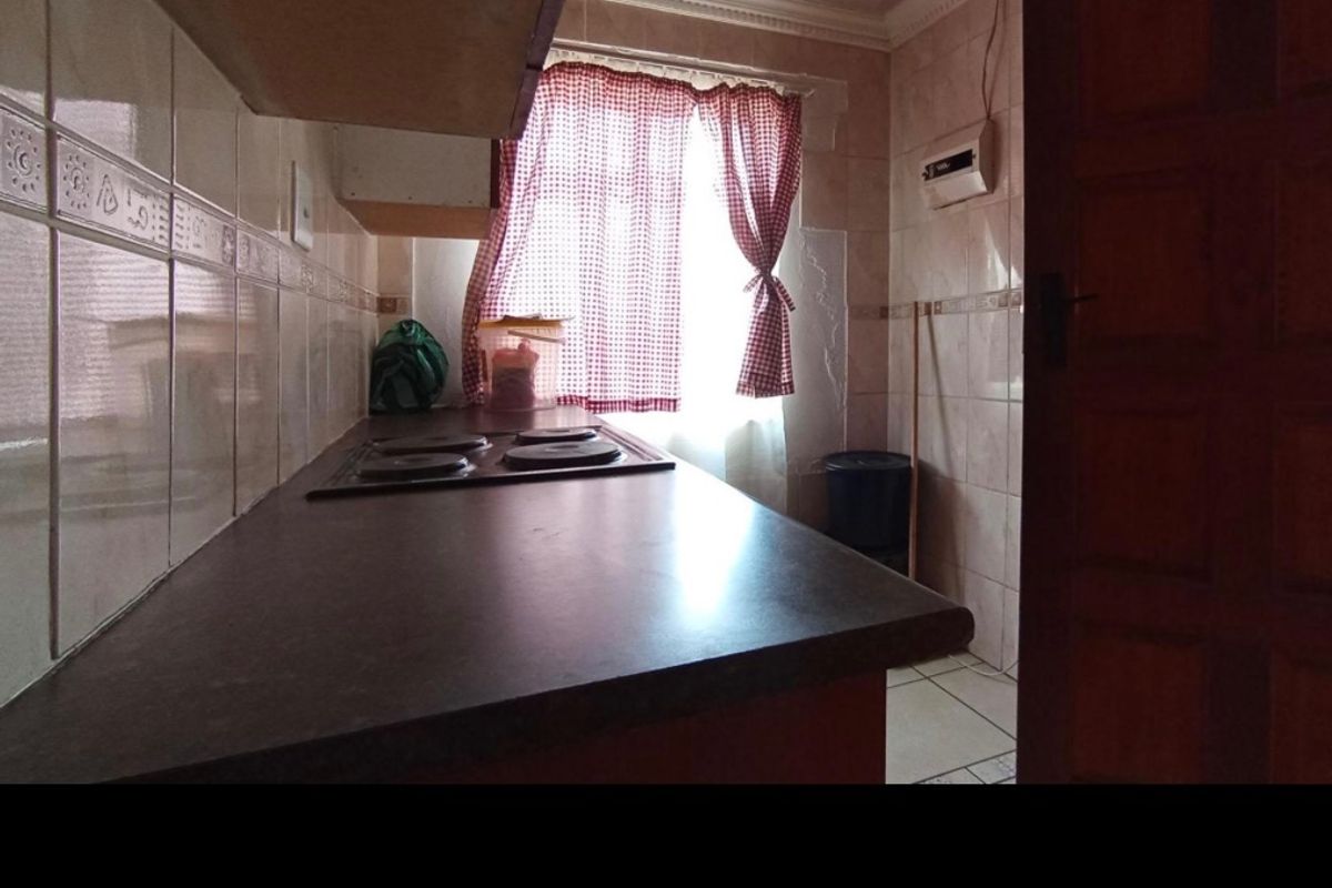 3 bedroom house for sale in lotus gardens  - Photo 2