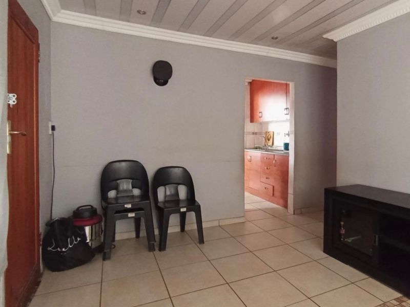 3 bedroom house for sale in lotus gardens  - Photo 4