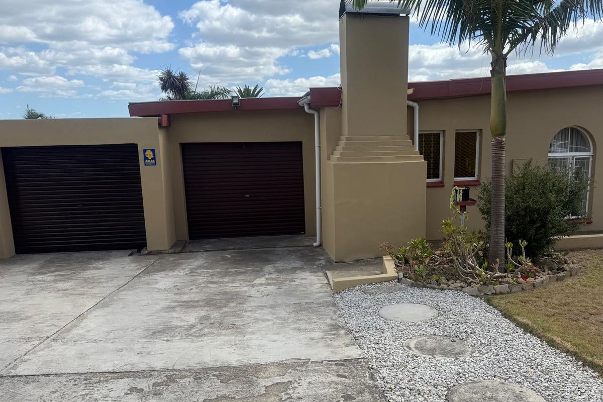 3 Bedroom Family Home in Heuwelkruin- Despatch  - Photo 3