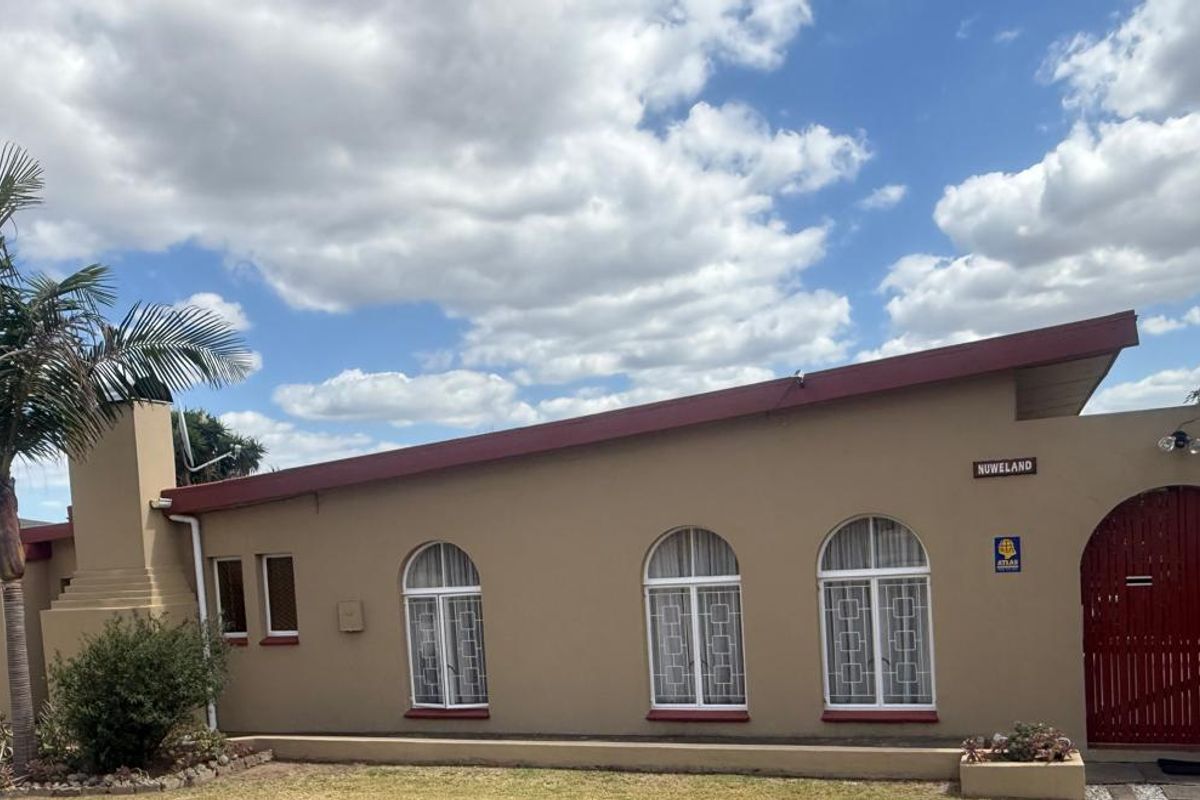 3 Bedroom Family Home in Heuwelkruin- Despatch  - Photo 2
