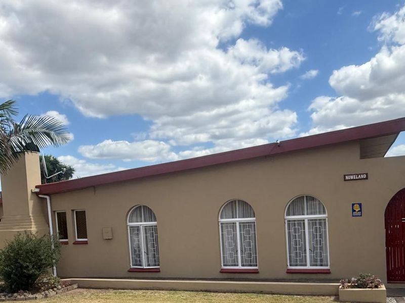 3 Bedroom Family Home in Heuwelkruin- Despatch  - Photo 2