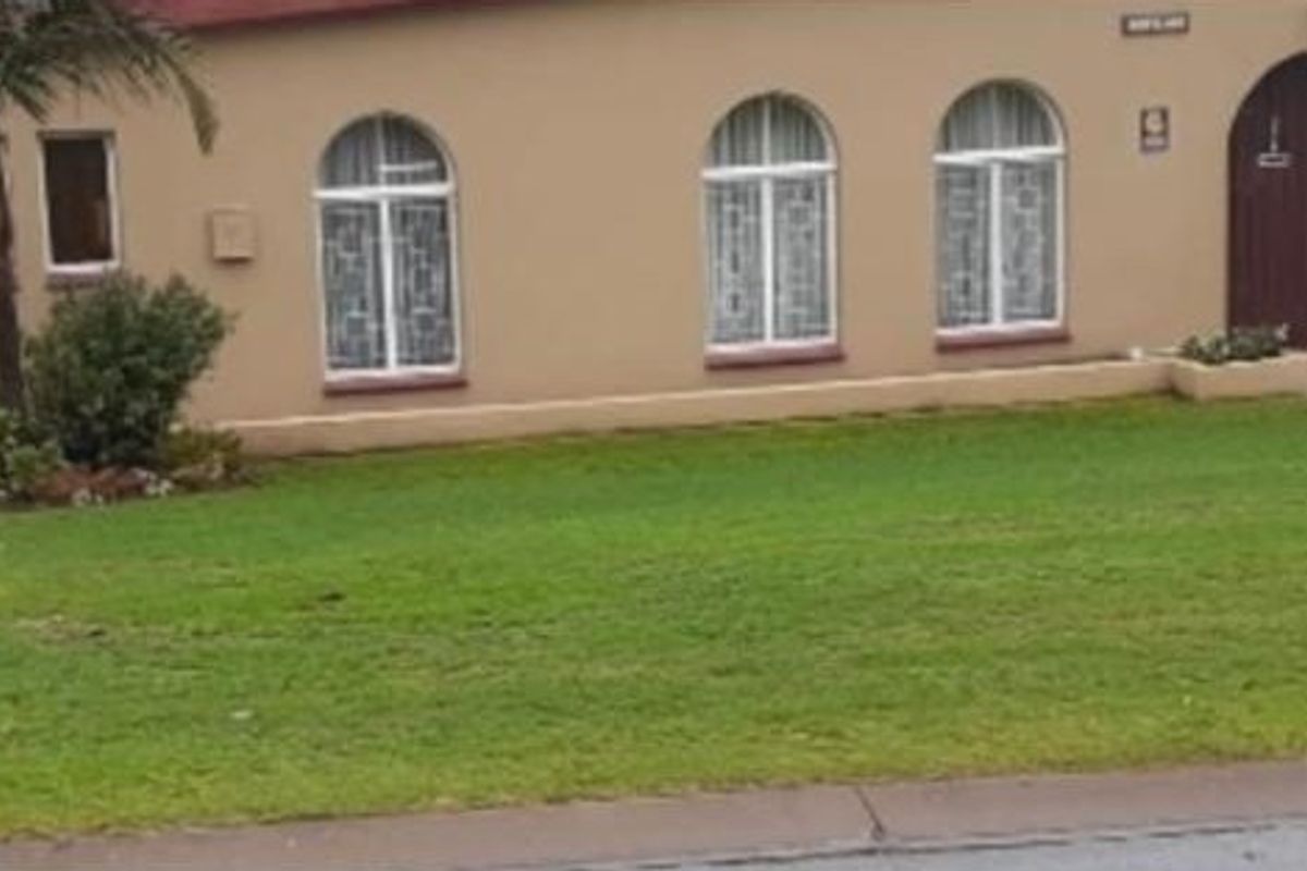 3 Bedroom Family Home in Heuwelkruin- Despatch  - Photo 4