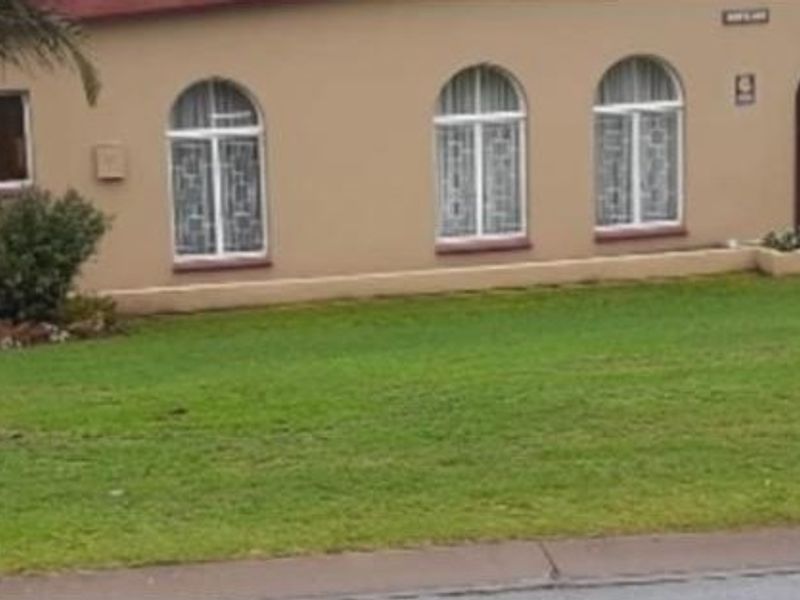 3 Bedroom Family Home in Heuwelkruin- Despatch  - Photo 4