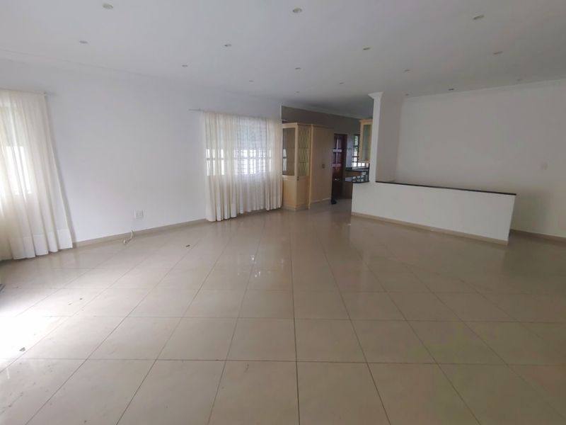 Complex living at it's best.  - Photo 4