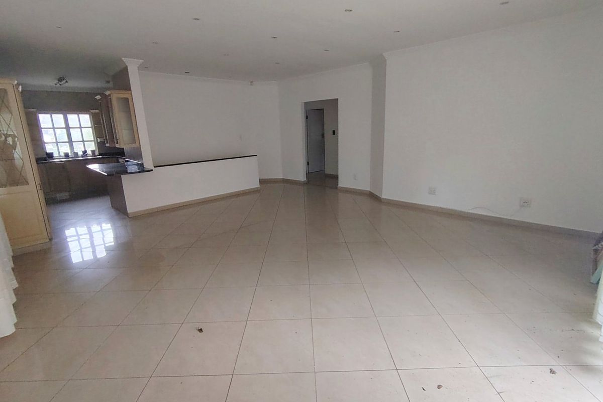 Complex living at it's best.  - Photo 3