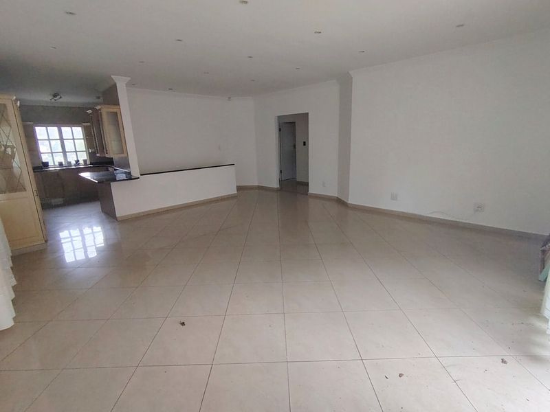 Complex living at it's best.  - Photo 3