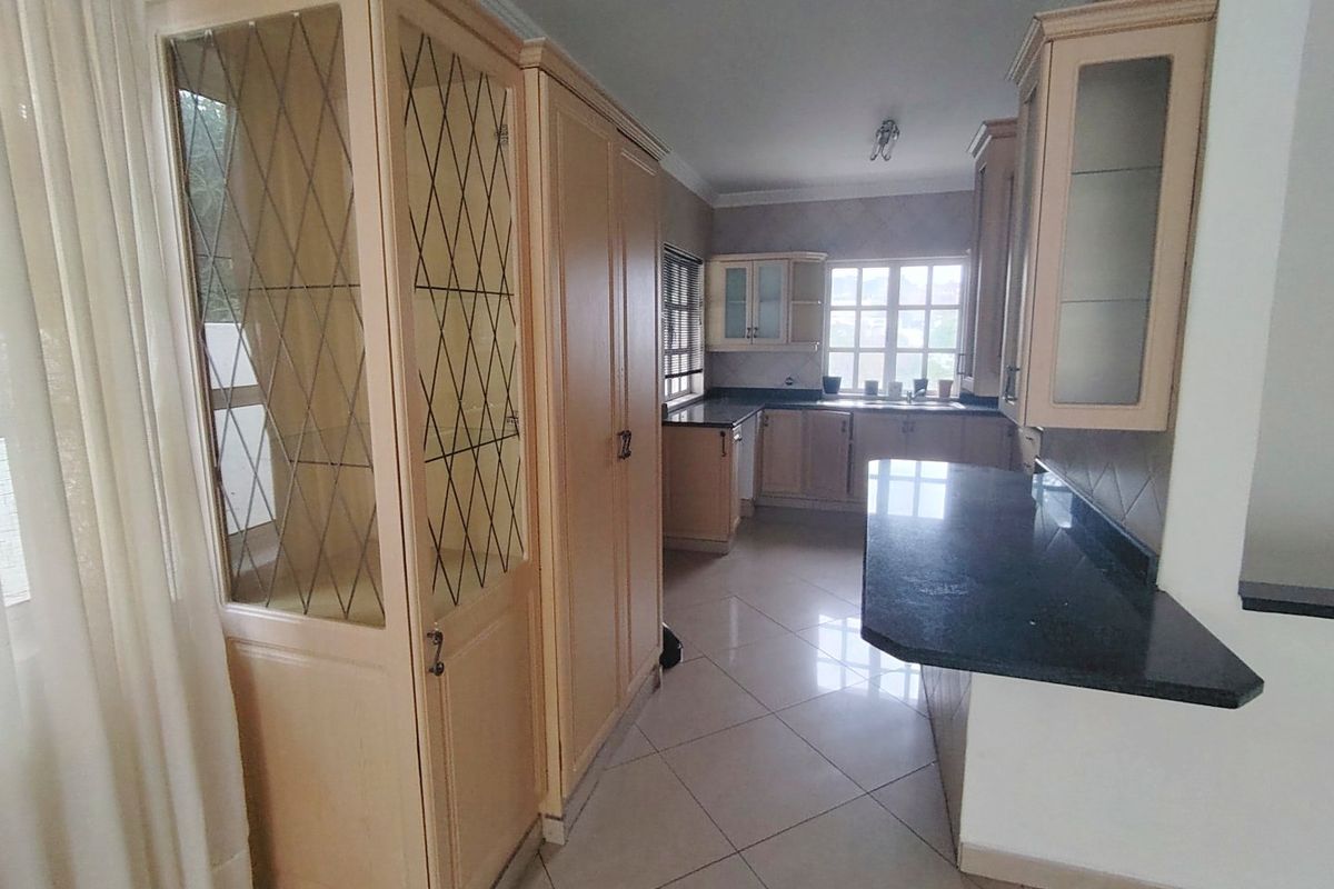 Complex living at it's best.  - Photo 5