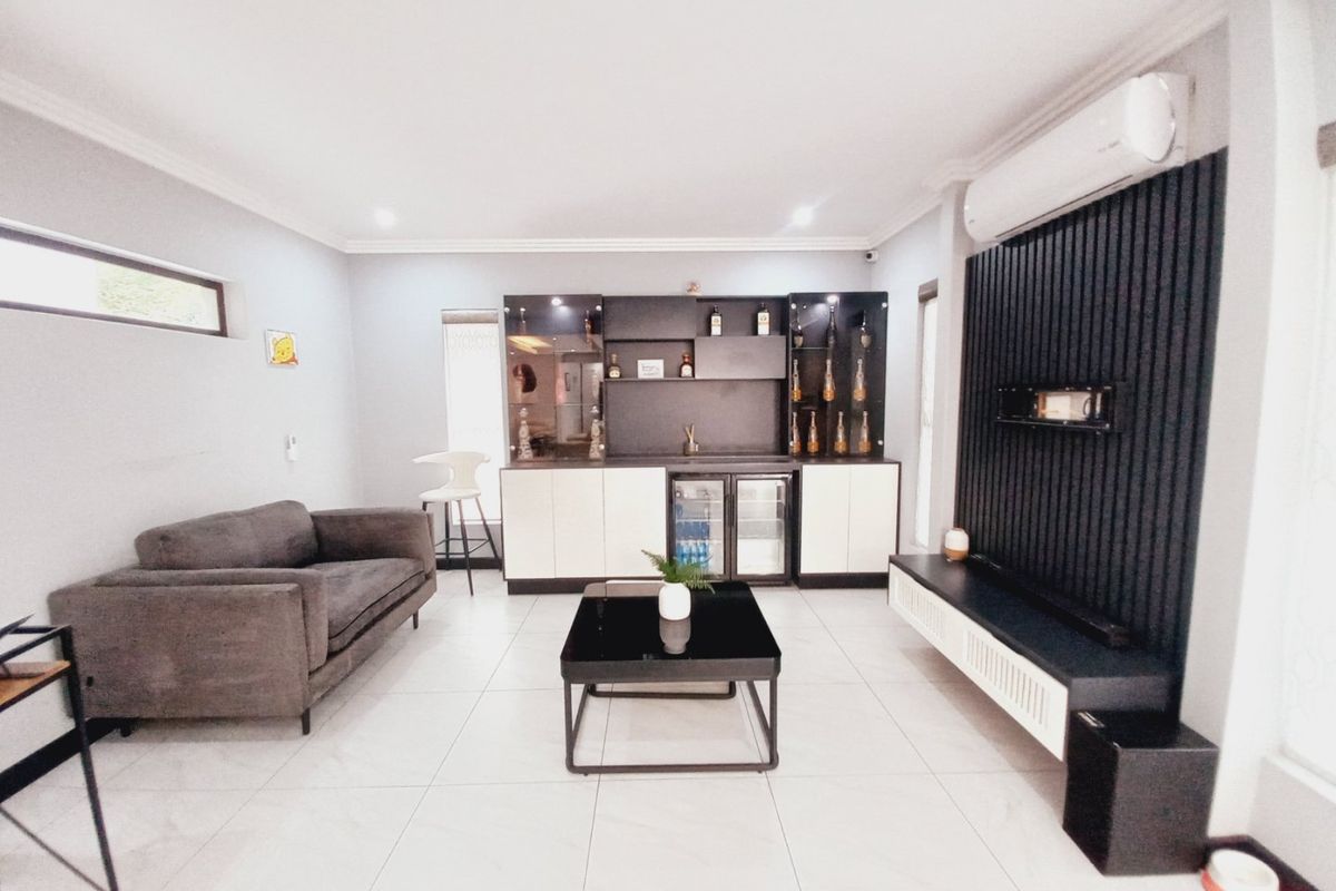 Luxurious Five-Bedroom Residence Offering Elegant Modern Living in the Prestigious Thornvalley Complex - Photo 5