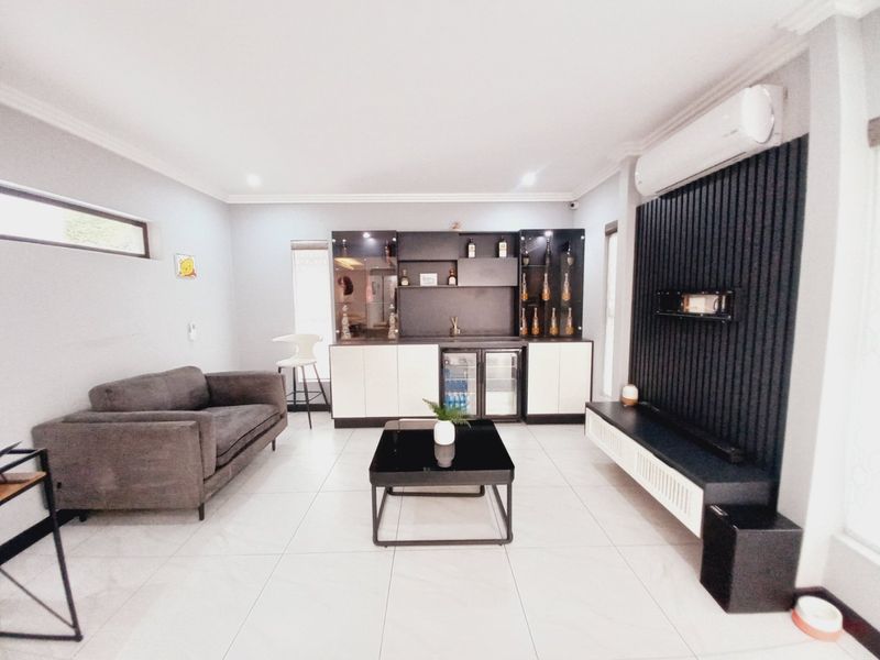 Luxurious Five-Bedroom Residence Offering Elegant Modern Living in the Prestigious Thornvalley Complex - Photo 5