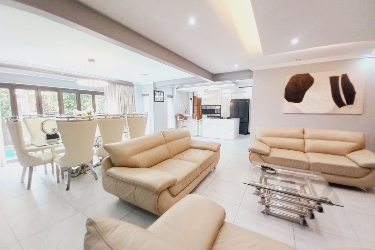 Luxurious Five-Bedroom Residence Offering Elegant Modern Living in the Prestigious Thornvalley Complex - Photo 2