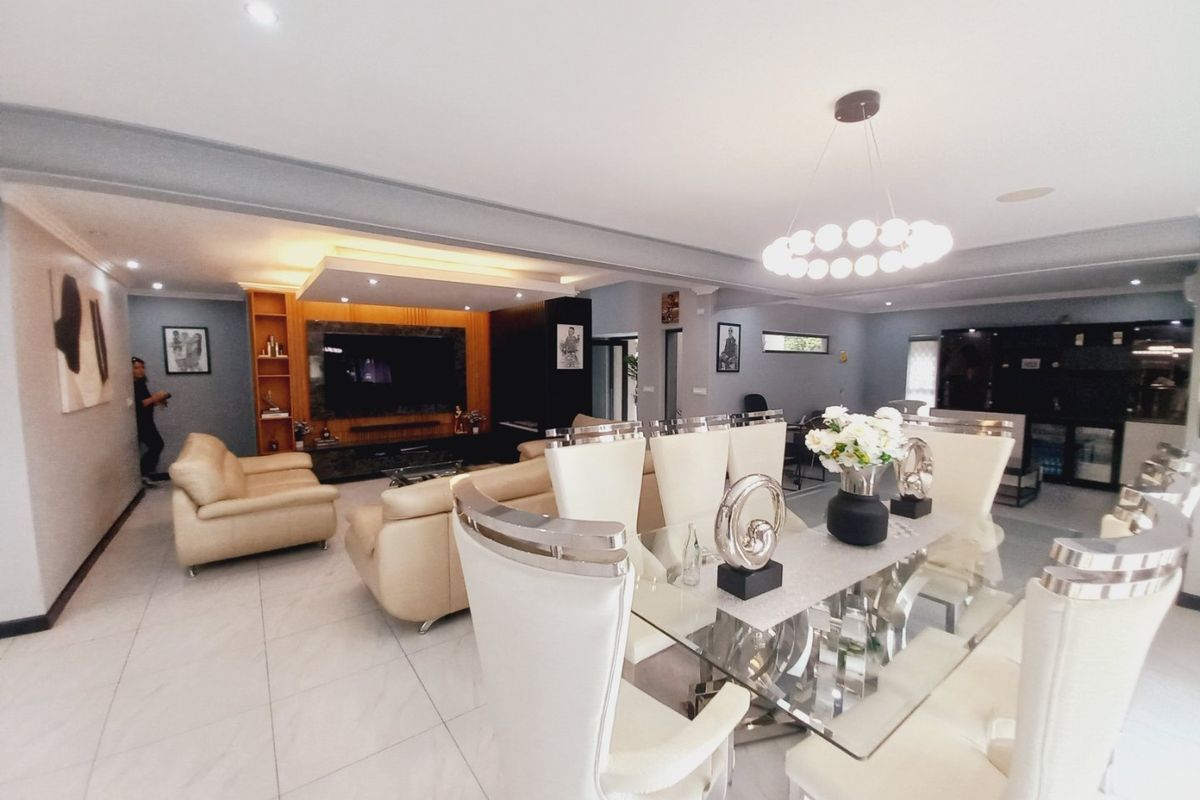 Luxurious Five-Bedroom Residence Offering Elegant Modern Living in the Prestigious Thornvalley Complex - Photo 4