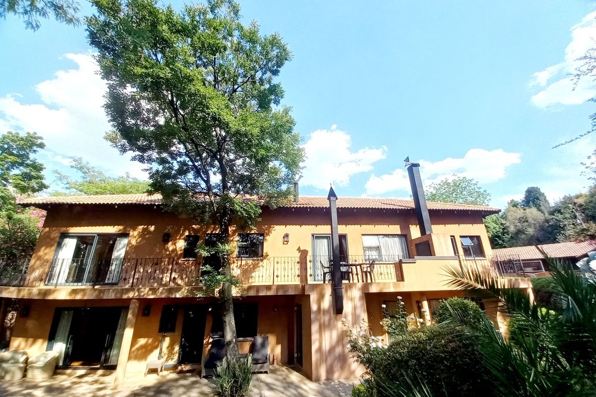Executive Residential 12-Bedroom Guesthouse with classic Elegance - Photo 2