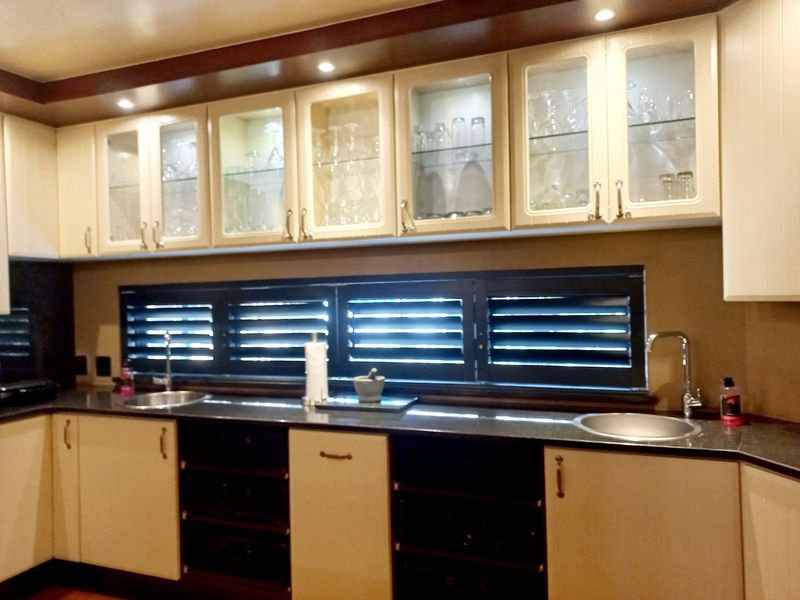 Executive Residential 12-Bedroom Guesthouse with classic Elegance - Photo 10