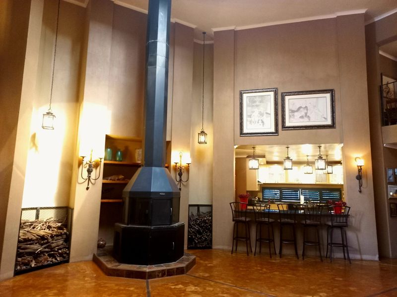 Executive Residential 12-Bedroom Guesthouse with classic Elegance - Photo 3