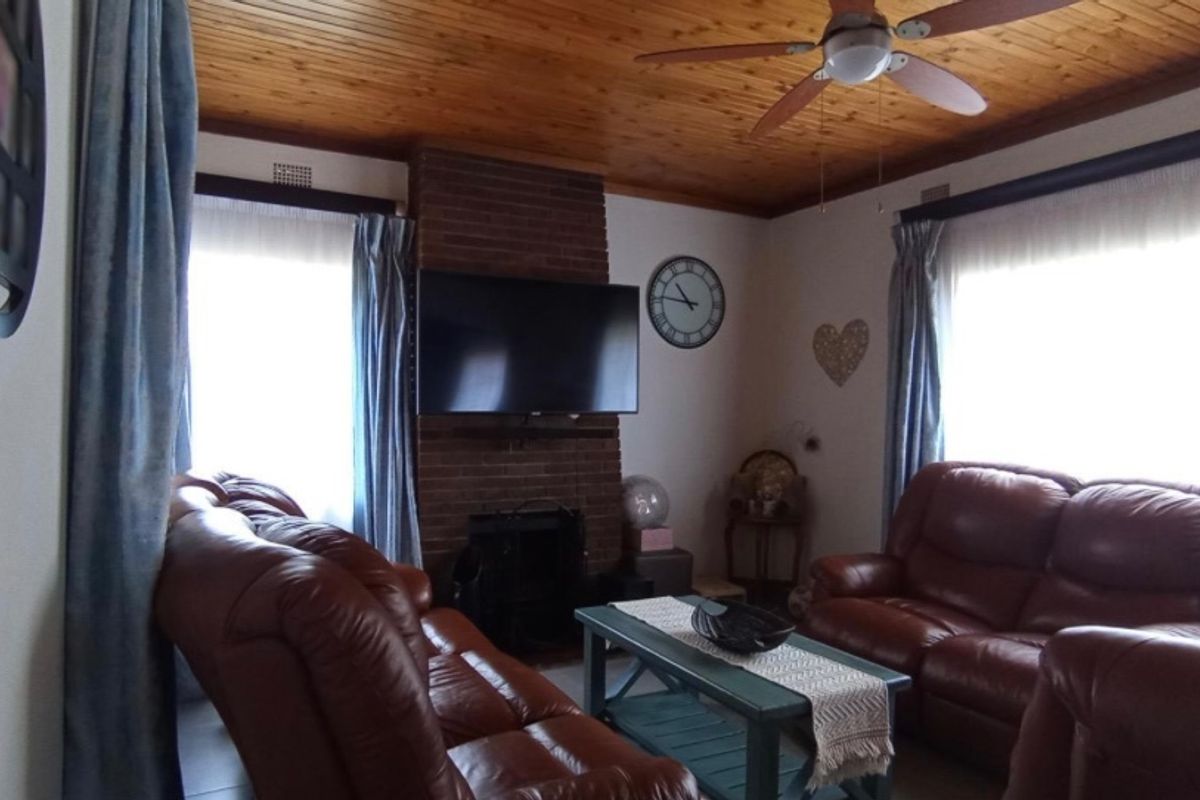 3 bedroom house for sale in Westpark  - Photo 2