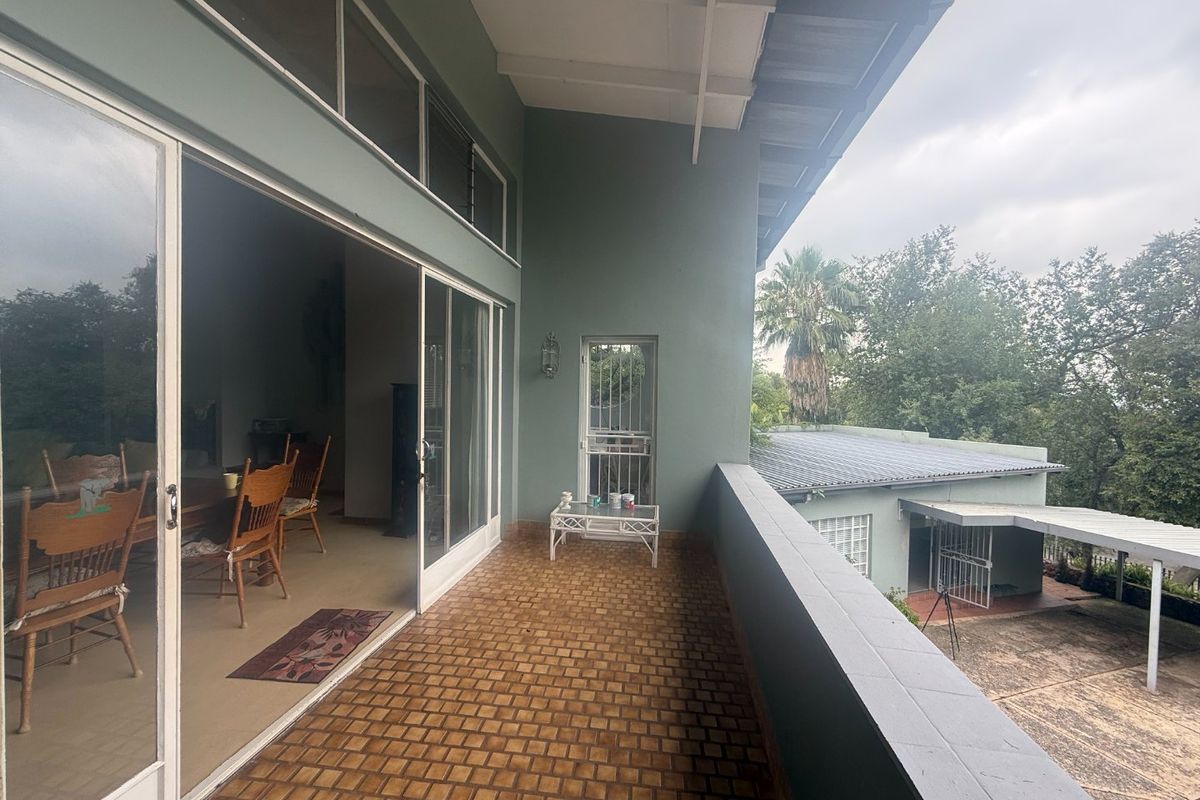 Exceptional Family Home Offering Space, Views & Versatility - Photo 2