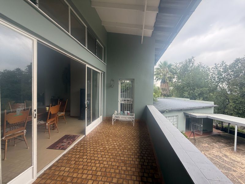 Exceptional Family Home Offering Space, Views & Versatility - Photo 2