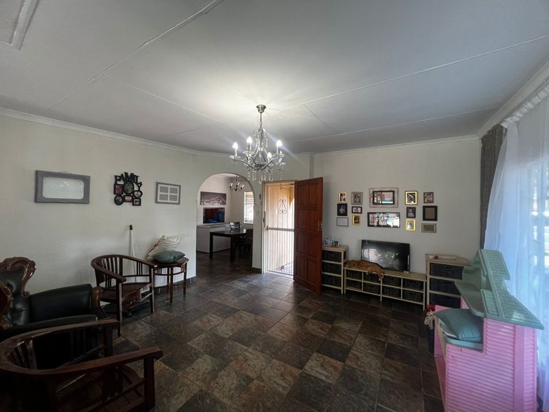 Spacious 3-Bedroom Family Home to Rent in Ifafi, Hartbeespoort - Photo 3