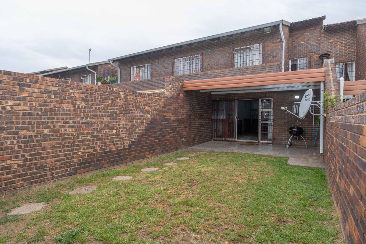 Modern & Spacious Duplex in the Heart of Eden Glen - Photo 3