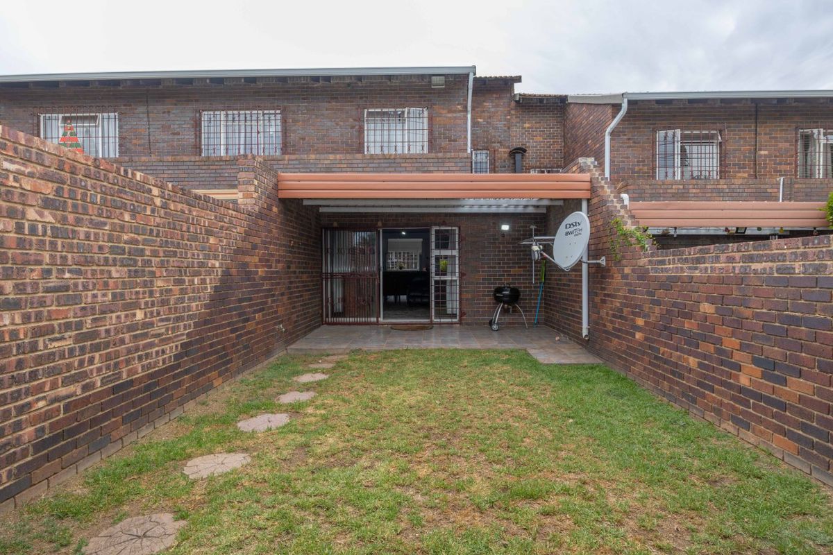 Modern & Spacious Duplex in the Heart of Eden Glen - Photo 2