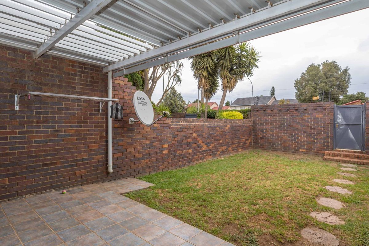 Modern & Spacious Duplex in the Heart of Eden Glen - Photo 4