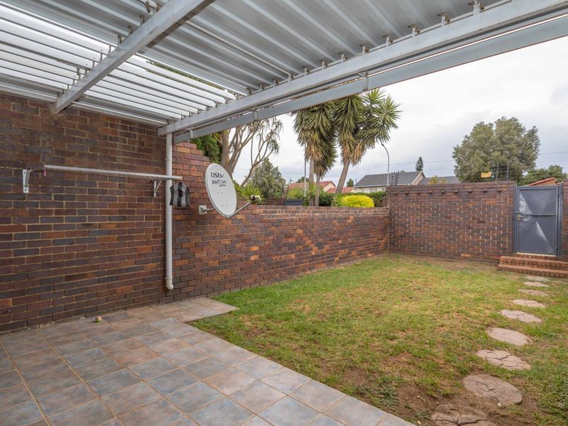 Modern & Spacious Duplex in the Heart of Eden Glen - Photo 4