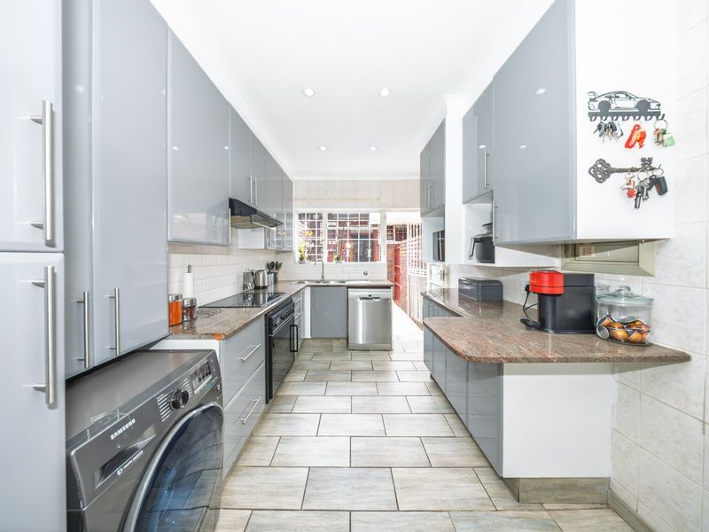 Modern & Spacious Duplex in the Heart of Eden Glen - Photo 6