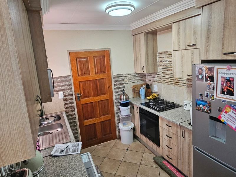 Renovated Secure Living in Westview Complex - Photo 4