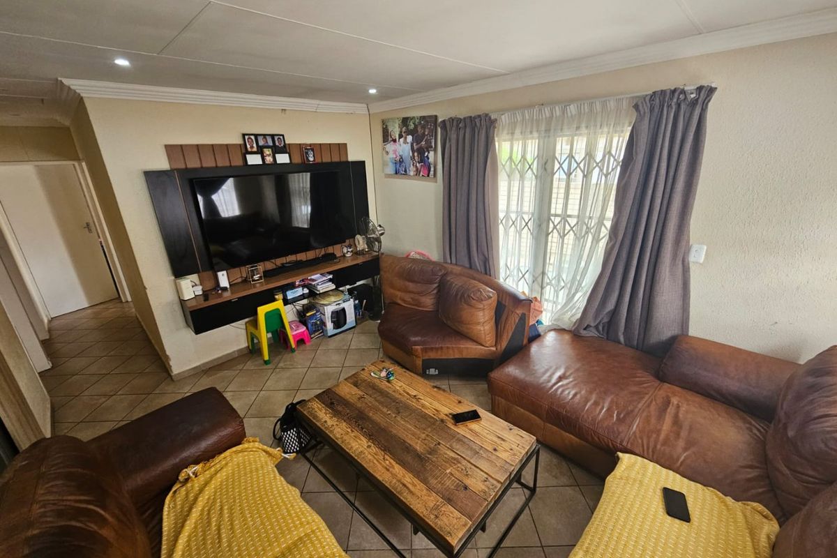 Renovated Secure Living in Westview Complex - Photo 2