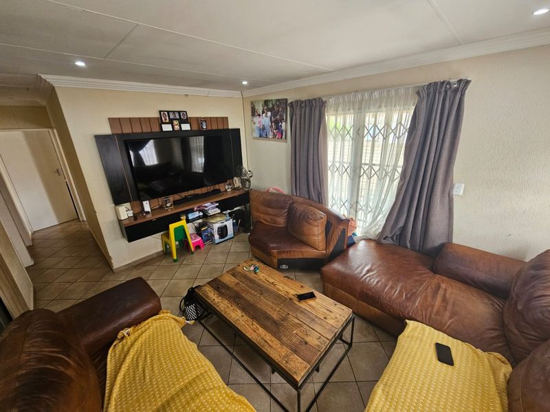 Renovated Secure Living in Westview Complex - Photo 2