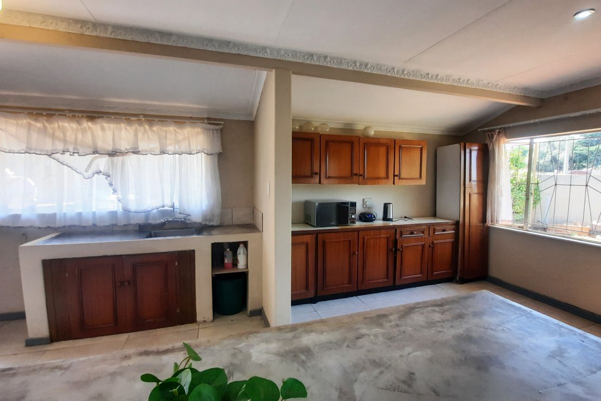 4 Bed House in Witpoortjie for Sale - Photo 3