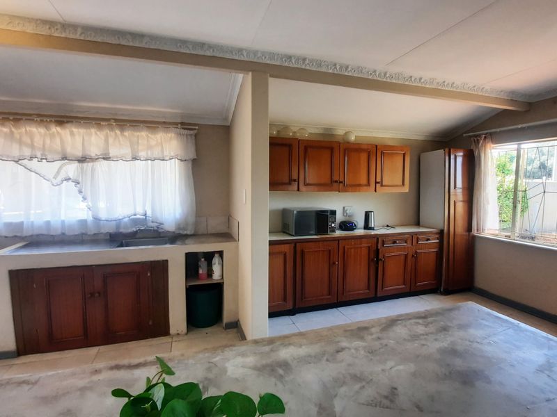 4 Bed House in Witpoortjie for Sale - Photo 3