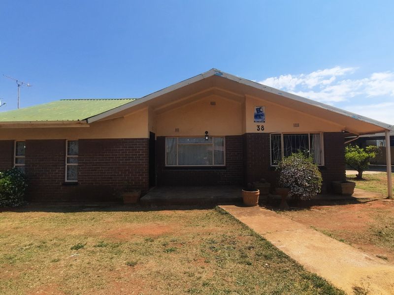 4 Bed House in Witpoortjie for Sale - Photo 4