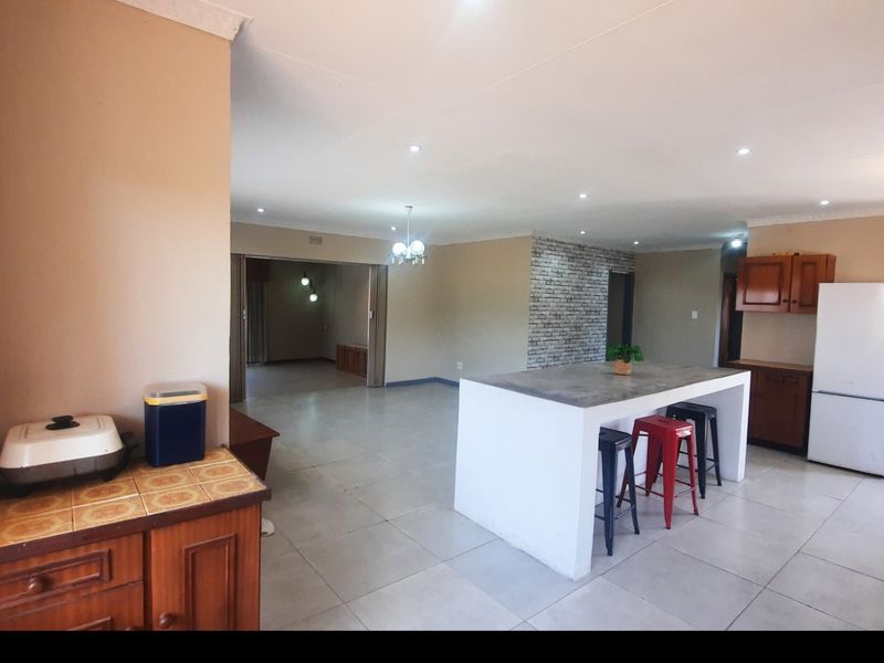 4 Bed House in Witpoortjie for Sale - Photo 2