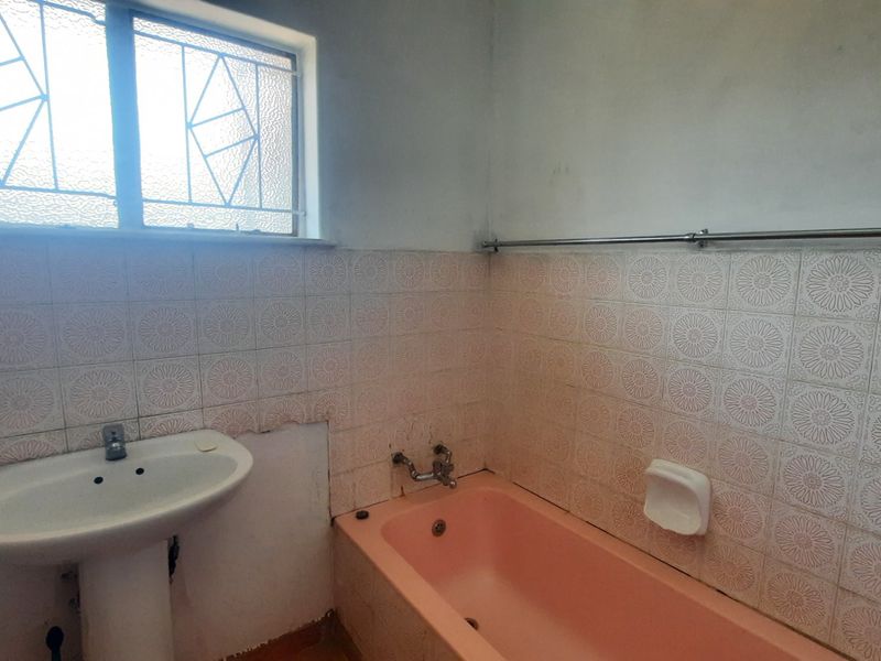 4 Bed House in Witpoortjie for Sale - Photo 10