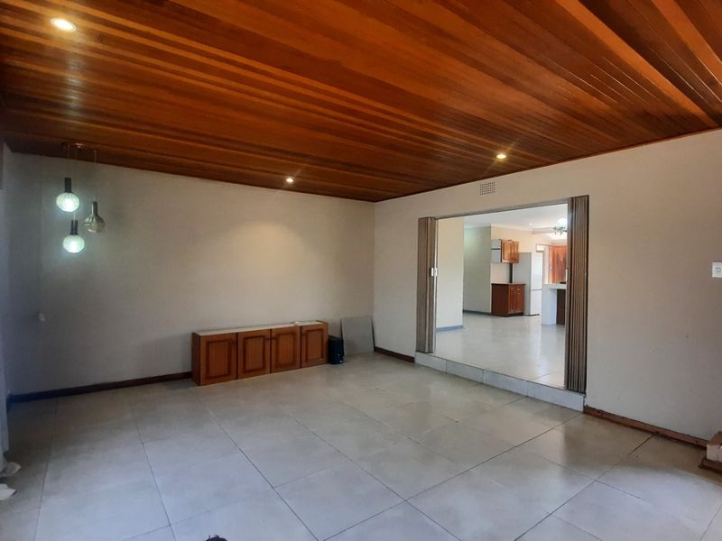 4 Bed House in Witpoortjie for Sale - Photo 6