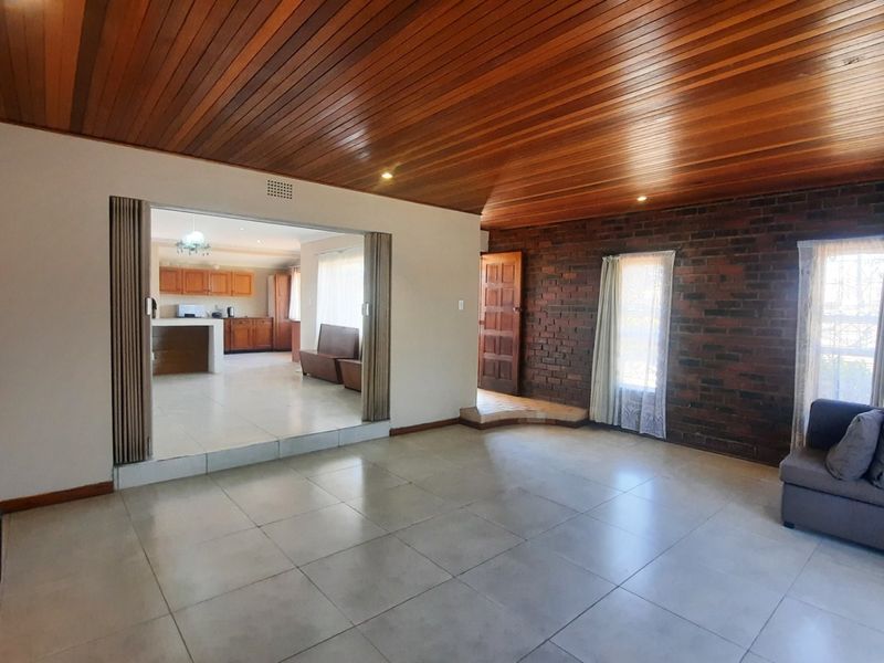 4 Bed House in Witpoortjie for Sale - Photo 5